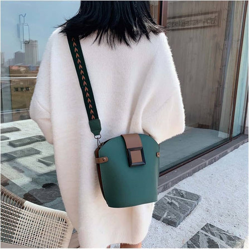 Casual Handbag with Wide Strap, Luxury Women's Shoulder Bags, PU Leather Crossbody Bag (Color: Khaki, Size: 9 * 7 * 5 inch) Brand: EKLART